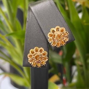 18K Yellow Gold Diamond Cut Earrings